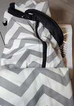 Load image into Gallery viewer, Universal Fit Baby Car Seat Cover, Warm Breathable, Zipped Window, Gry/Wht Chevron