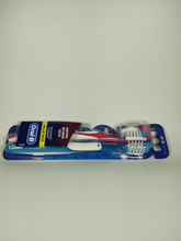 Load image into Gallery viewer, Oral-B 3D White Radiant Whitening Manual Toothbrush, 2 Count