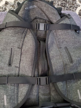 Load image into Gallery viewer, Oakley Aero Pack Ergonomic Ultra-Light 26L cycling backpack- Gray
