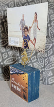Load image into Gallery viewer, Photo Block Clip with Seahorse Charm &amp; "Seashores on my mind" Wood Grain
